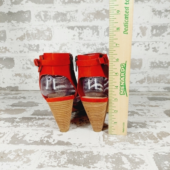 Vince Camuto Women's Red Cage Strap Back Zip Kandace Heels Shoes V315 - Picture 6 of 11